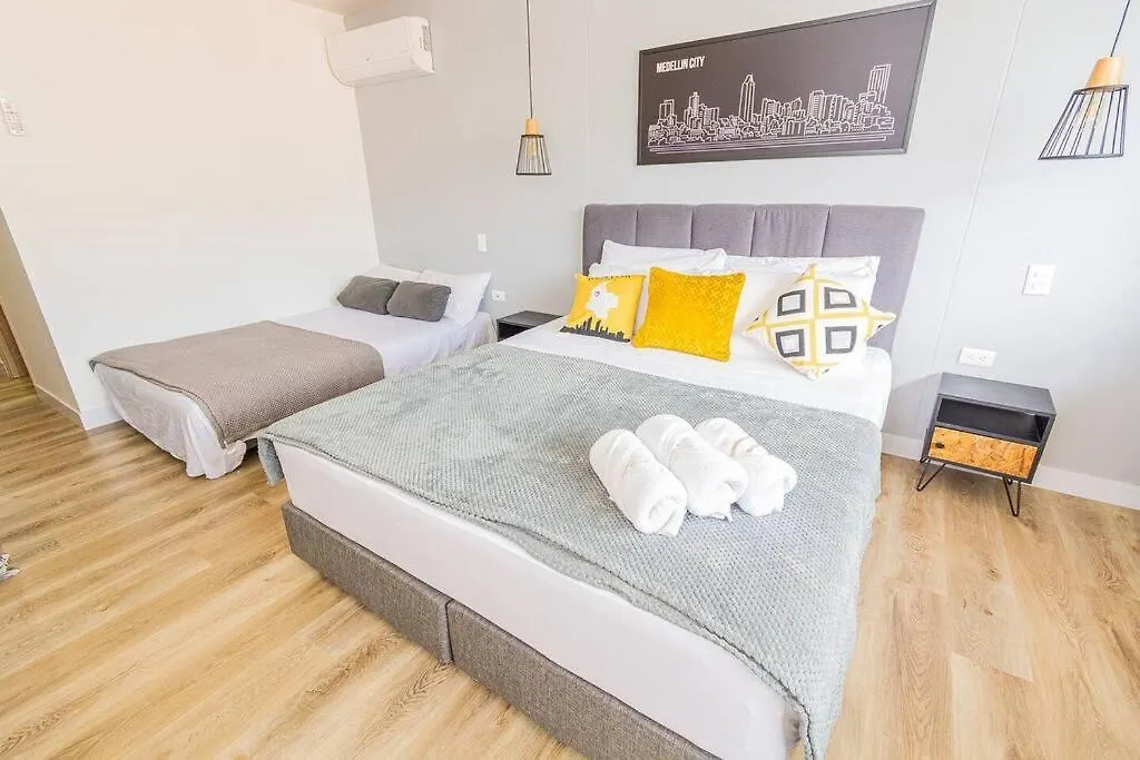 Bright Studio Topfloor A/C, Poblado Coworking1412 Medellin